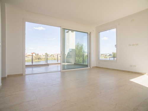 Imagen 6 de 17 de Casa En Alquiler Barrio Canton Norte Estilo Moderno Con Jardín, Pileta Y Laguna