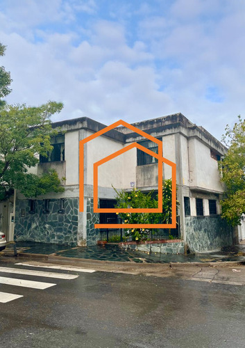 Alquiler De Casa En Av. Uruguay Al 800