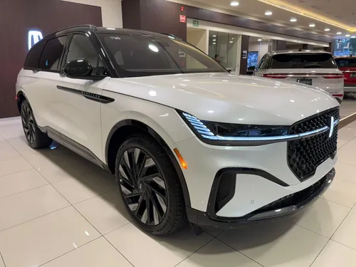 Lincoln Nautilus Jet Black Hibrida 2025