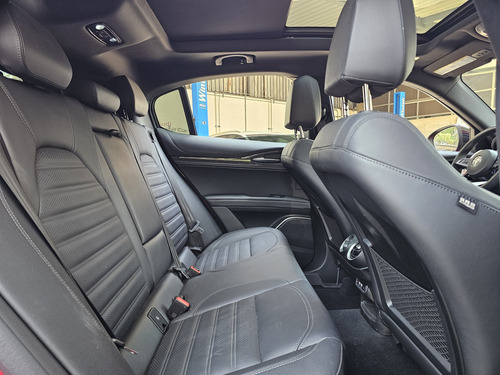 Alfa Romeo Stelvio 2.9L Quadrifoglio Verde V6 Bi-Turbo At