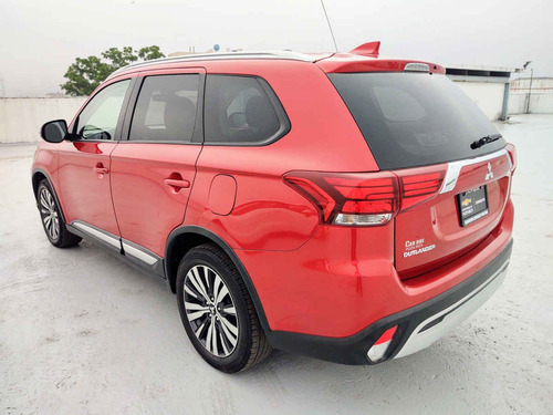 Imagen 5 de 15 de Mitsubishi Outlander 2019 5p Limited L4/2.4 Aut