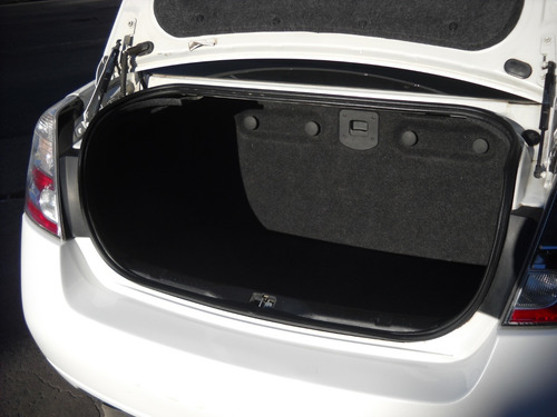 Imagen 11 de 20 de Nissan Sentra 2,0 N Acenta Mt 2011 Blanco