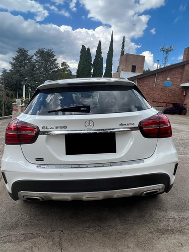 Mercedes-Benz Clase GLA 1.6 Gla250 4 matic Amg-line 211cv