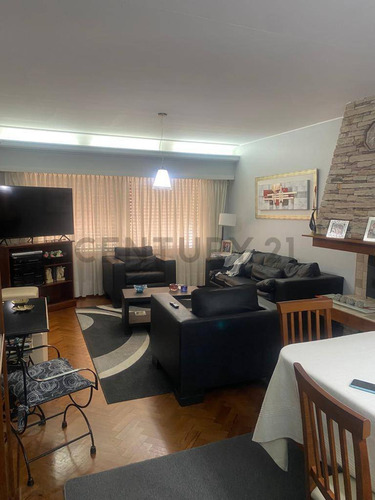 Casa En Venta En La Plata De 3 Dormitorios