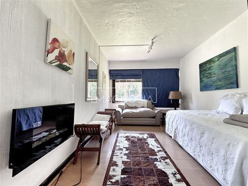 Casa En Arriendo De 6d/4b En Las Condes