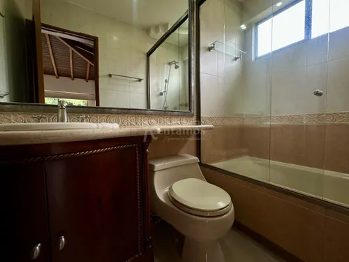 Casa En Arriendo En Loma Benedictinos. Cod A776027