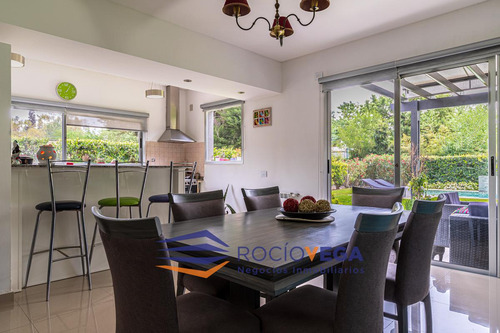 Casa A La Venta En Casco De Álvarez Moreno