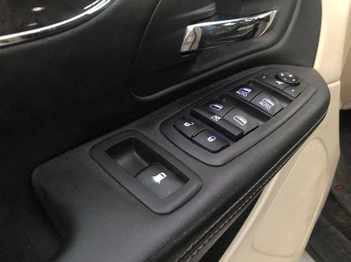 Imagem 11 de 15 de Chrysler Town & Country Touring 3.6 V6