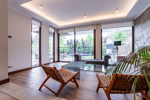 Casa En Venta De 6 Dorm. En Las Condes