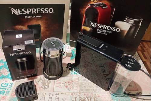 Cafetera Nespresso Essenza Mini C Aeroccino3 Color Negro