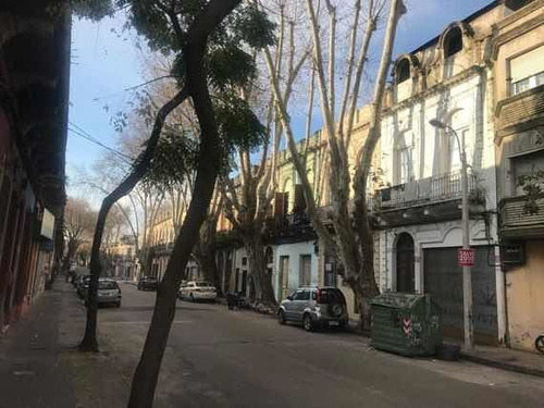 Excelente Local Comercial En Zona Mayorista Barrio Reus
