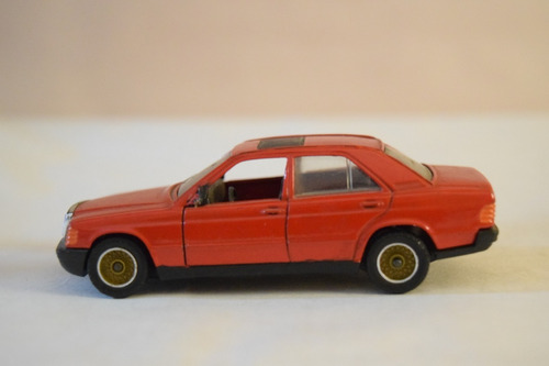 Mercedes Benz 190 E Rojo Solido 1/43 Sin Caja 