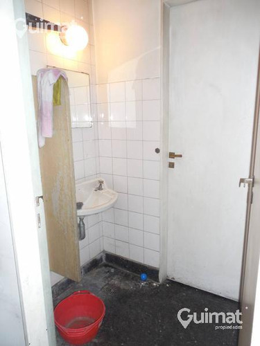 Excelente Local Planta Libre Sobre Av. Entre Rios