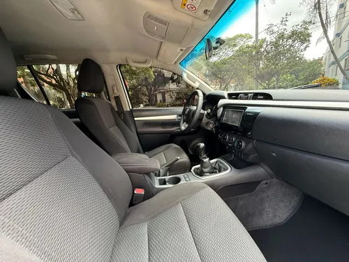 Toyota Hilux 2.4 Mecánica 2020 Diesel 4x4