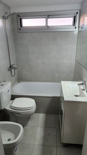 D U E Ñ O 1 Amb 53 M2 En Esquina, 9no Piso, Con Balcon, Avda. San Juan Y Pasco. Con Ameneties. Subte Pichincha. Cerca Uade Y Facultades
