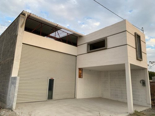 Excelente Ubicación. Bodega A Dos Cuadras De Walmart 8.33 M Frente 17 M Fondo