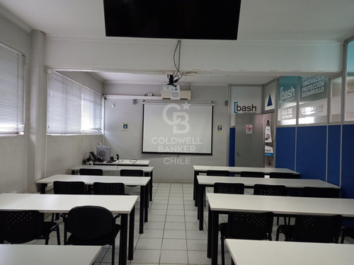 Amplia Propiedad Industrial Con Excelente Conectividad
