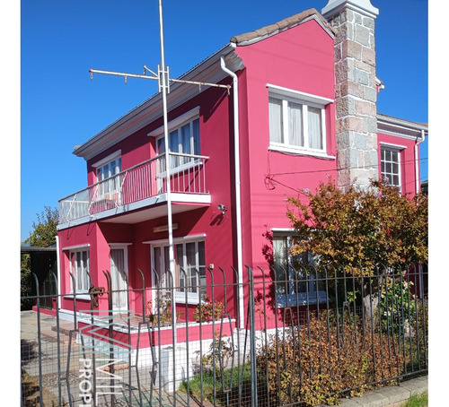 Dos Casas En Gran Terreno Barrio Residencial