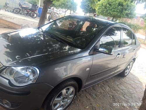 Volkswagen Polo Sedan 2008 1.6 Total Flex 4p