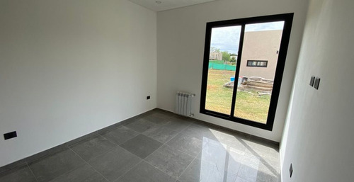 Casa En Barrio Cerrado Fincas De Alvarez. Dueño Directo!