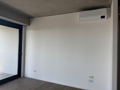 Departamento 2 Ambientes Amplios Con Posibilidad De División Piso Alto En Quartier Del Bajo