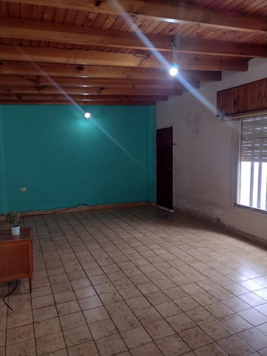 Casa En Venta - 3 Dormitorios 1 Baño - 450mts2 - Ensenada