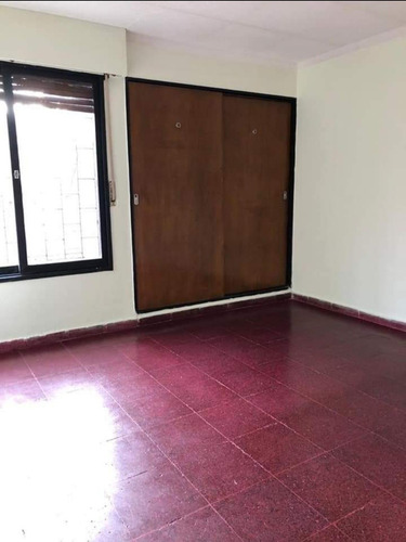 Imagen 4 de 10 de Casa 4 Dorm - 2 Baños Calle. Larrauri 3396 Residencial V.s