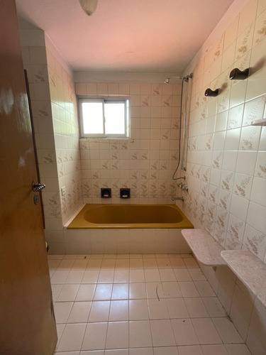 Venta Chalet 4 Dormitorios Castelar Con Cochera