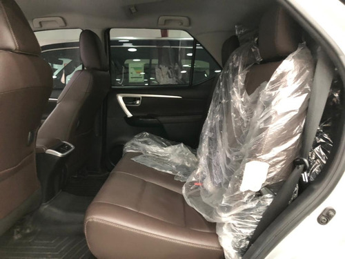 Imagen 10 de 17 de Toyota Fortuner 4x4 Srx Automatico