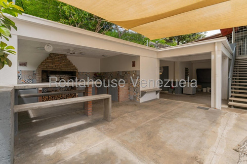 Se Ofrece En Venta Espectacular Y Hermosa Casa Quinta Ubicada En Los Geranios En El Hatillo