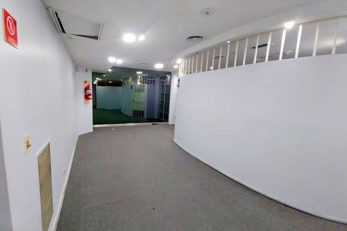 Local En Muy Buena Ubicación | Ex Sucursal Bancaria | Muy Buen Estado