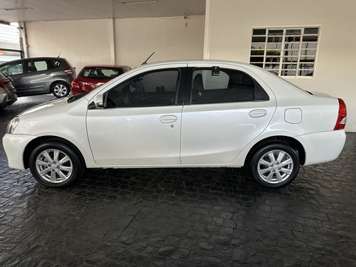 Toyota Etios 1.5 XLS SEDAN 16V FLEX 4P AUTOMÁTICO