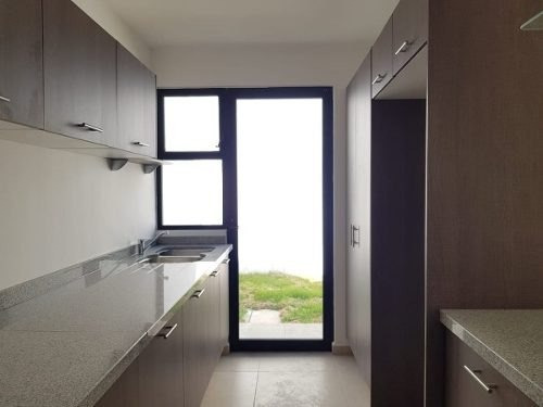 Imagen 9 de 19 de Preciosa Casa En Renta En El Refugio, 3 Recamaras, Sala Tv, Alberca, De Lujo !!