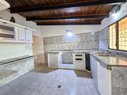 Linda Casa En Venta Urb Los Sauces Prolongación Av Aragua 25-18599 Hc