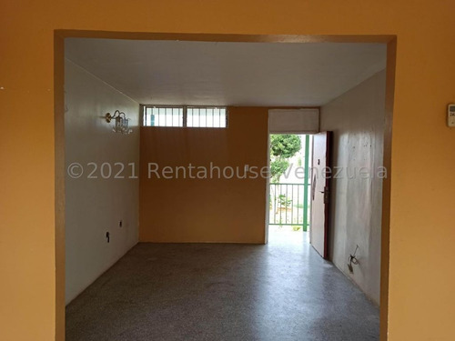 Imagen 1 de 7 de 04146954944 # 22-7136 Apartamento Barato En Venta En La Velita