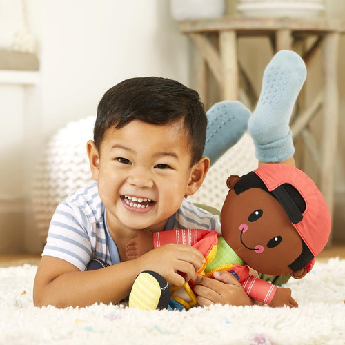 Playskool Dressy Kids - Boneca com cabelo preto e chapéu