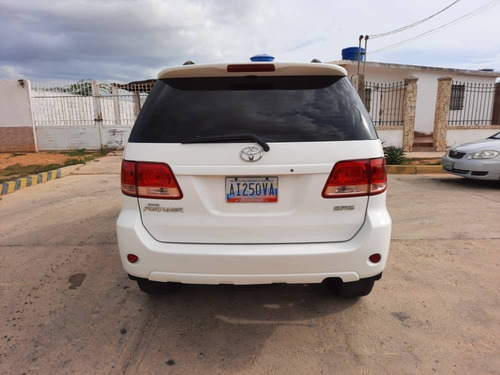 Imagen 6 de 14 de Toyota Fortuner