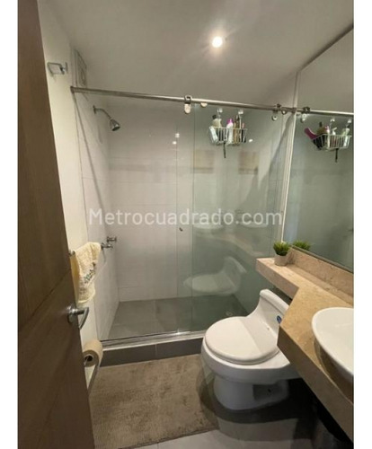 Arriendo Apartamento De 70mts, Barrio Santa Barbara
