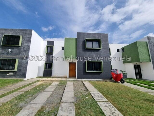 Casa Townhouse Duplex En Venta En El Bosque Avenida Intercomunal De Cabudare Lara, Rc