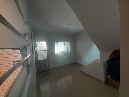 Casa De 7 Cômodos,2 Quartos 2 Banheiros 3 Salas