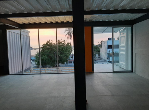 Se Rentan Oficinas Con Excelente Ubicación En Av. Teniente Azueta En El Puerto De Manzanillo, Colima.