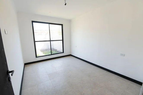 Departamento En Venta - 2 Dormitorios 1 Baño - Cochera - 95mts2 - Venado Tuerto, Santa Fe