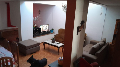 Casa En Venta Dos Pisos, 4 Dorm. Sexta Sección
