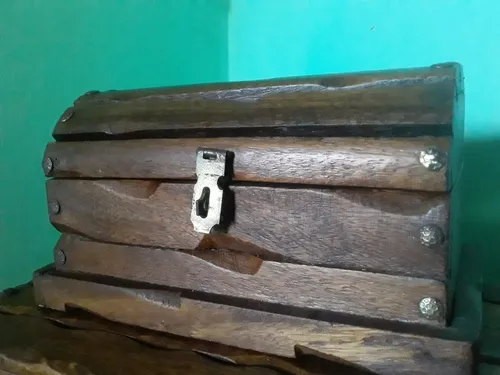 Baul De Madera (saman)