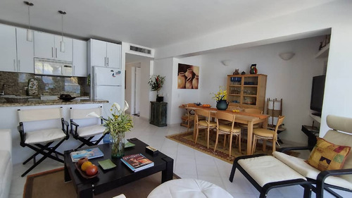 Apartamento En Alquiler Vacacional En Cimarron Suite, Playa Parguito