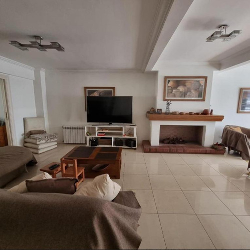 Casa En Venta - 4 Dormitorios 3 Baños - Cochera - 400mts2 - Ituzaingó