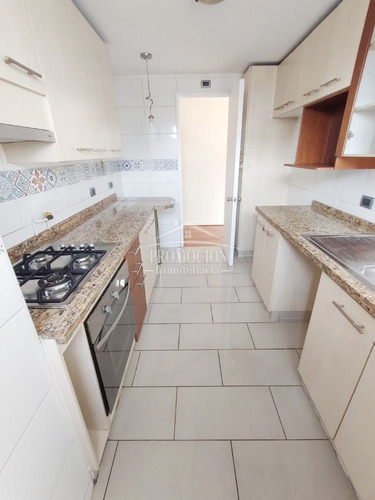 Excelente Ubicación! 3 Habitaciones 2 Baños + 1 Est 1 Bod
