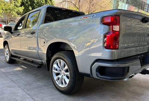 Chevrolet Silverado 5.3 V8 Custom Doble Cabina 4X4 At