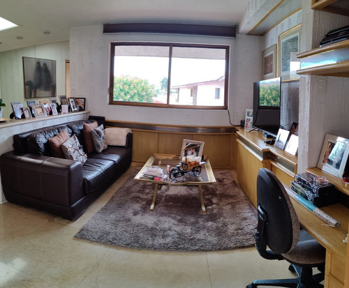 En Venta Excelente Casa En Conjunto En Lomas De Las Palmas (v)