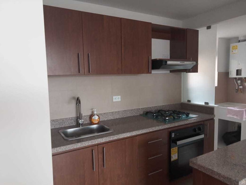 Imagen 6 de 14 de Arriendo Apartamento En Madrid Con Parqueadero Propio